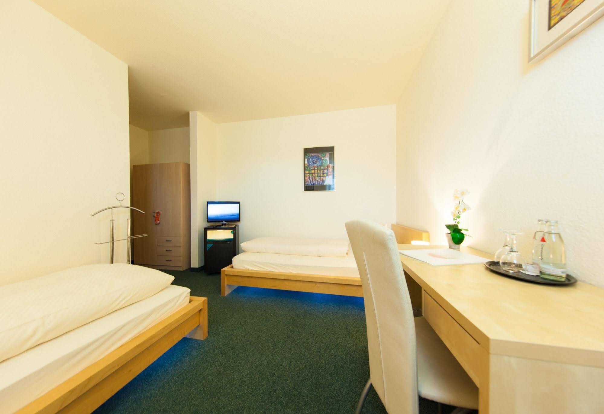Garni-Hotel An Der Weide Берлин Екстериор снимка
